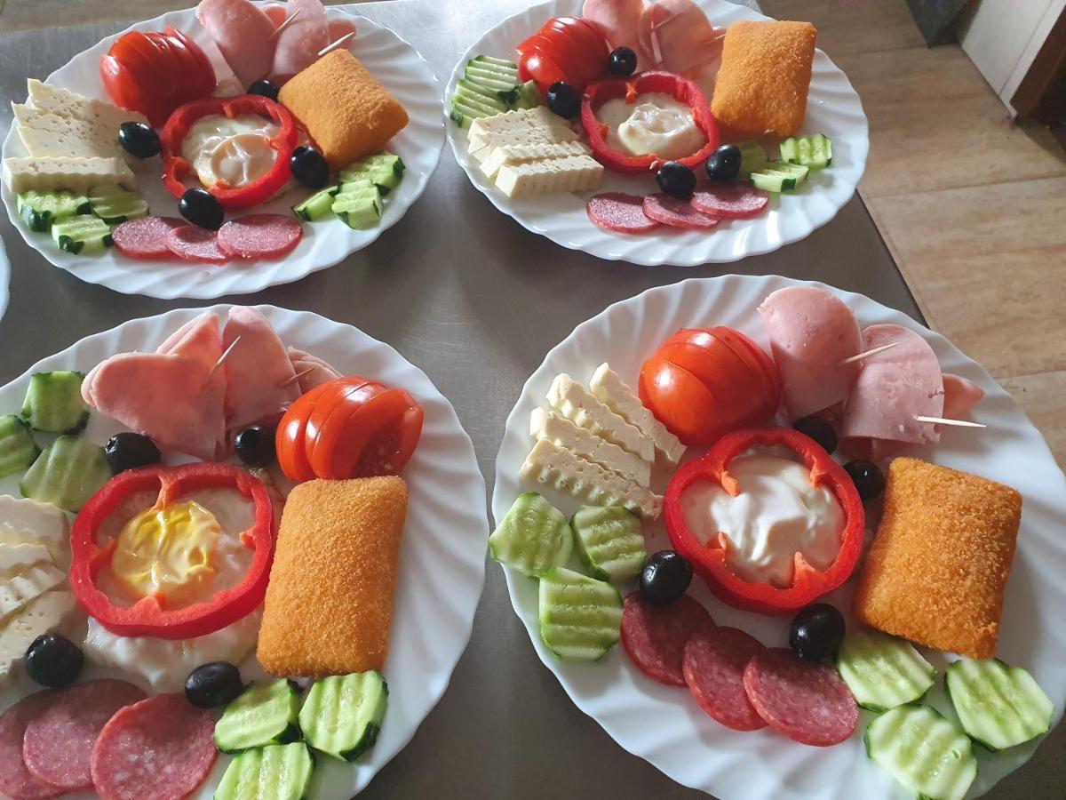 Pensiunea Ronicson Milostea Exteriör bild