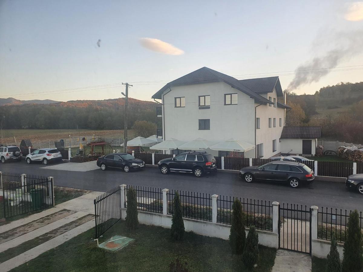 Pensiunea Ronicson Milostea Exteriör bild