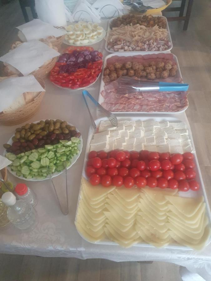 Pensiunea Ronicson Milostea Exteriör bild
